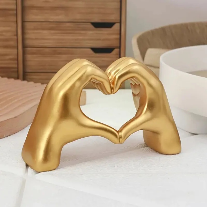 Scultura in Resina con Gesto d - Quiet Luxury Lifestyle recensione e prezzo